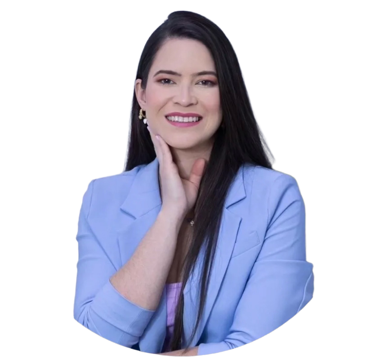Hilda Hernández, psicóloga infanto-juvenil, sonriendo con la mano en el mentón